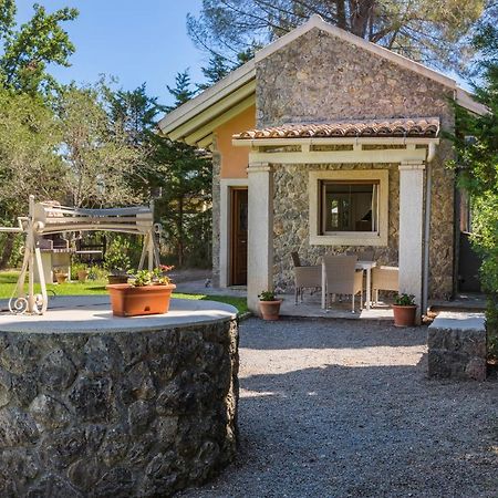 Petrinos Cottage Dafnila エクステリア 写真