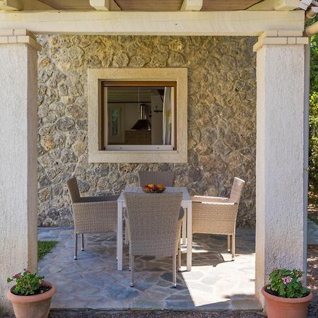 Petrinos Cottage Dafnila エクステリア 写真